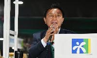 취임 사흘째 밤, 김세훈 군수는 가락시장 경매대에 섰다